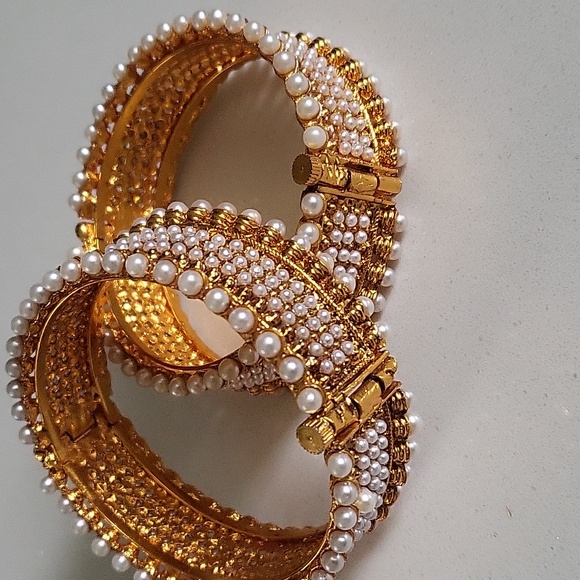 Indian bangels with pearls - Picture 3 of 4